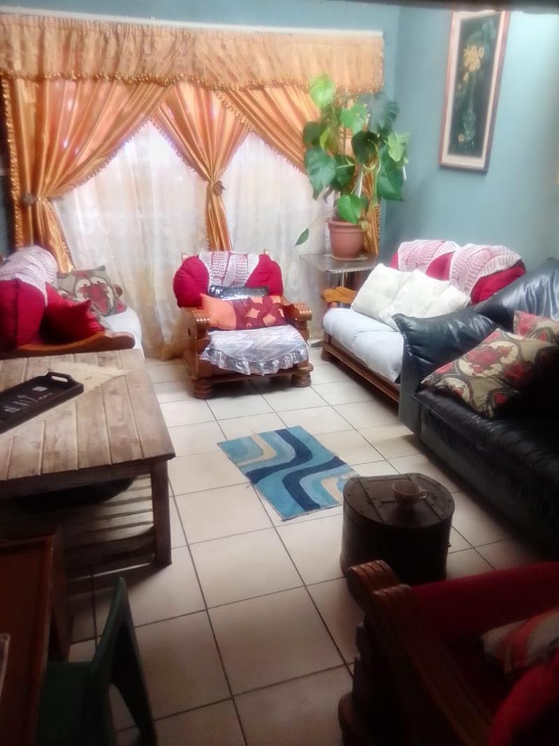 4 Bedroom House in Kwanonqaba