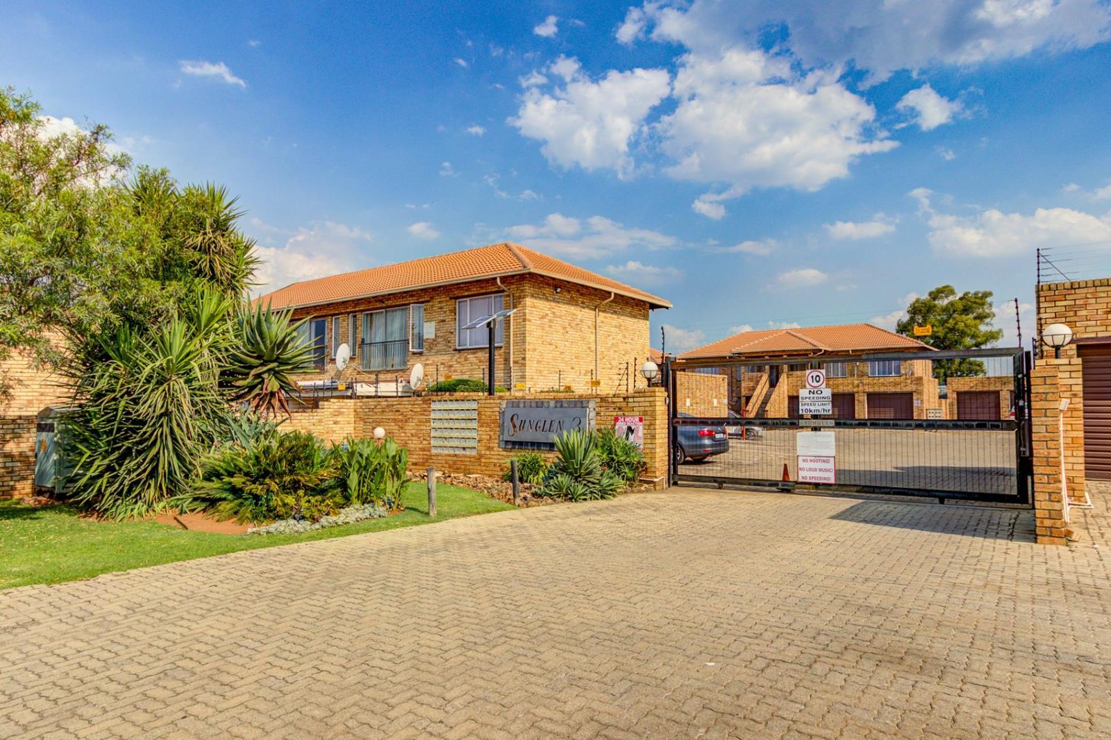 2 Bedroom Townhouse in Glen Marais