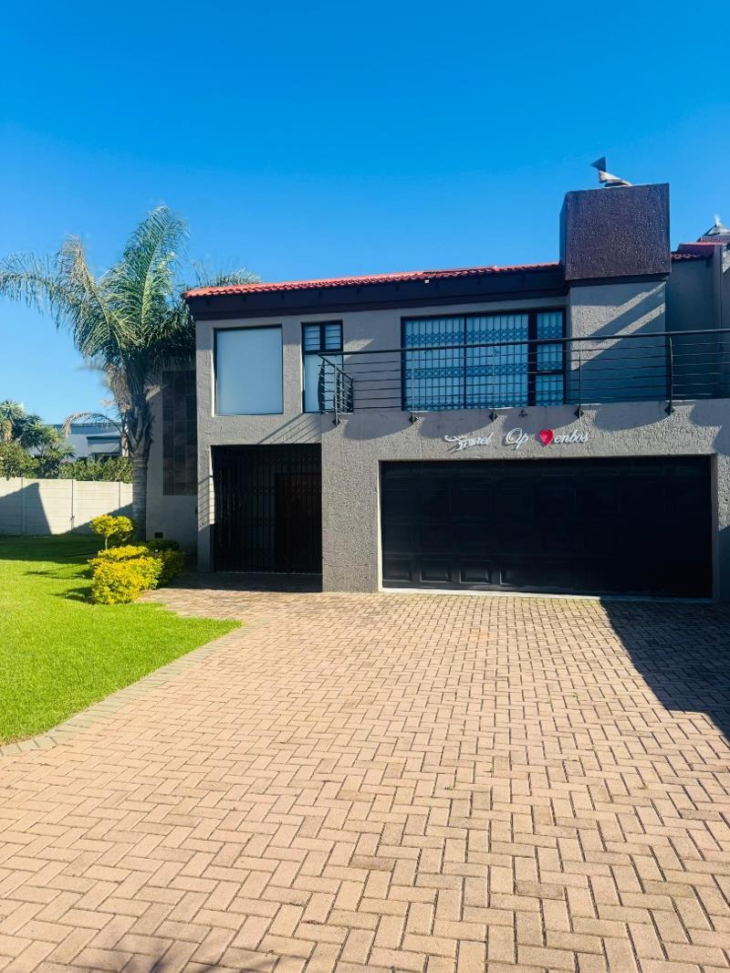 4 Bedroom House in Menkenkop