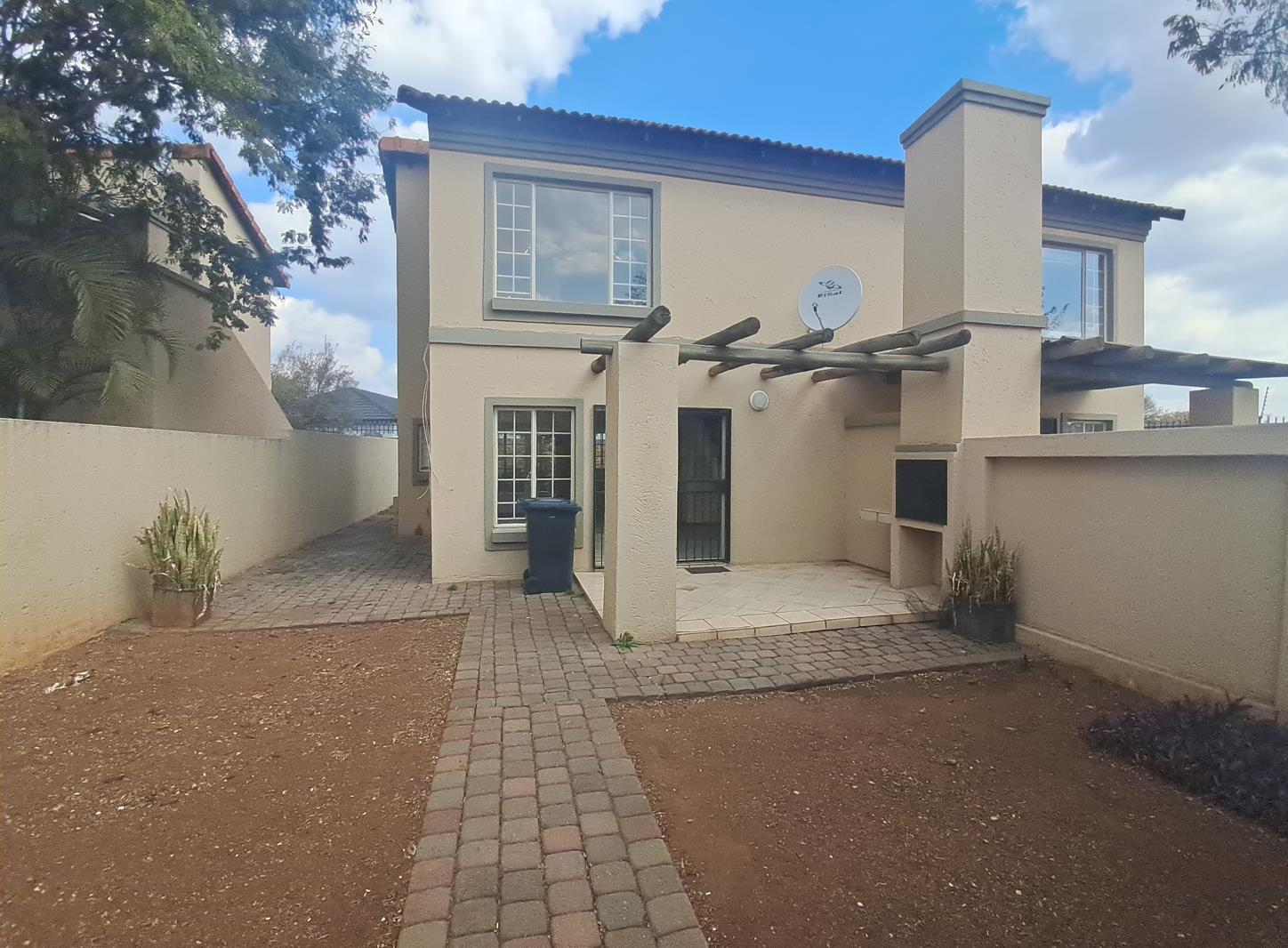 2 Bedroom Townhouse in Willow Park Manor