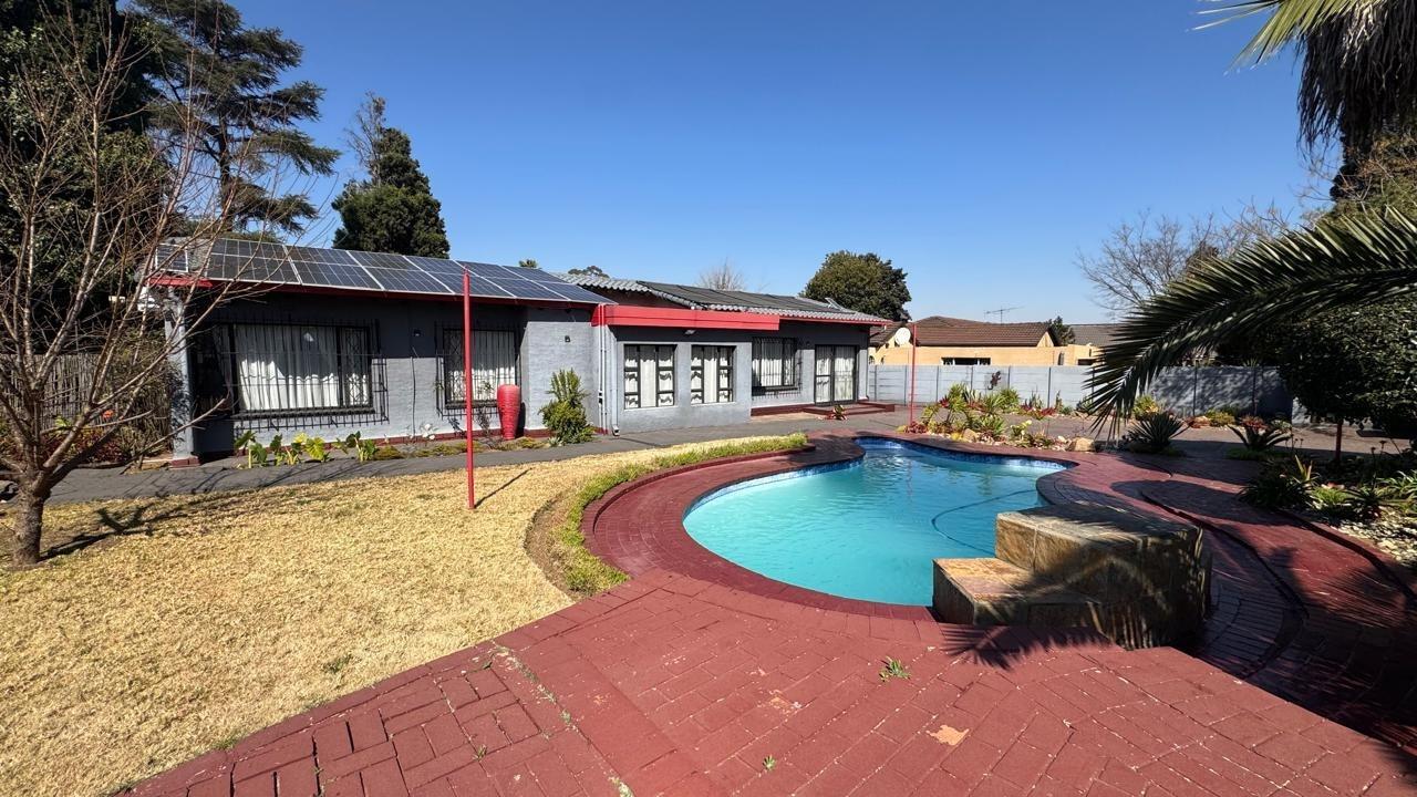 4 Bedroom House in Brackendowns