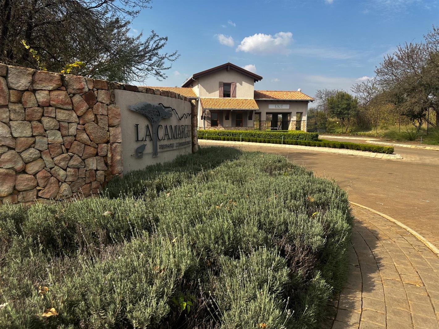 1 000 m² Land available in La Camargue Private Country Estate
