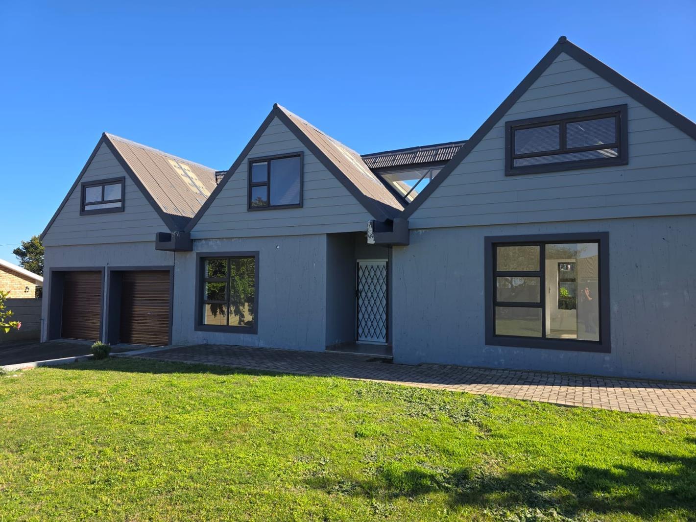 4 Bedroom House in Dana Bay