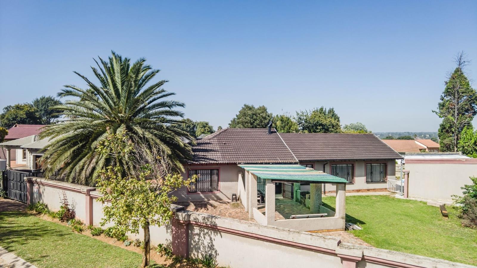 4 Bedroom House in Crystal Park