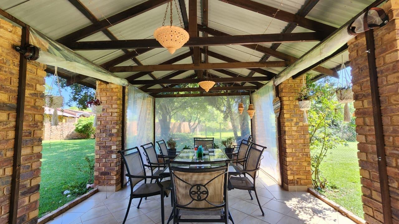 4 Bedroom House in Zwavelpoort