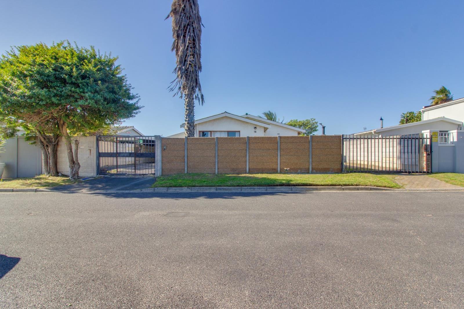 4 Bedroom House in Bothasig