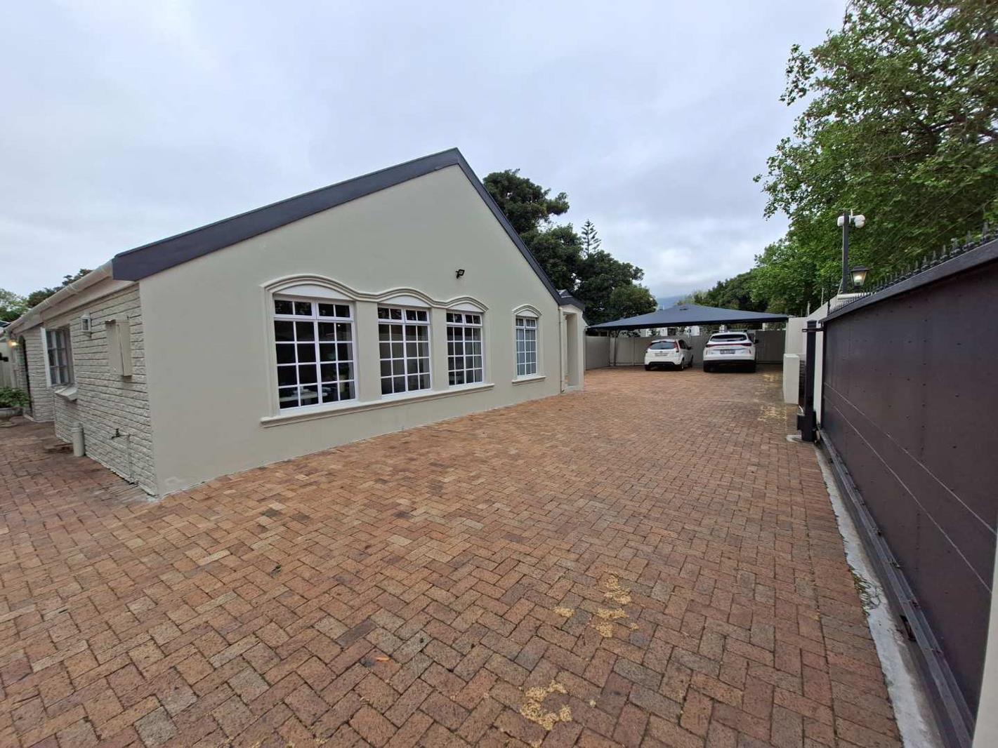 4 Bedroom House in Constantia