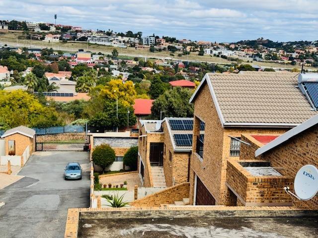 3 Bedroom Townhouse in Oakdene