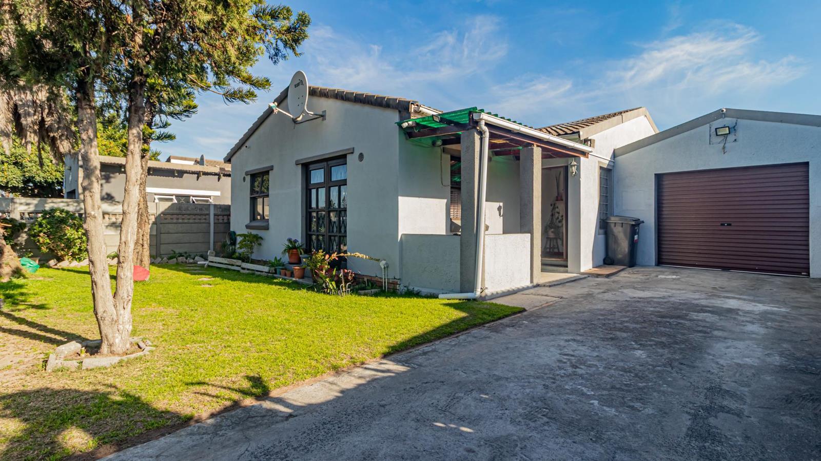 4 Bedroom House in Park Village