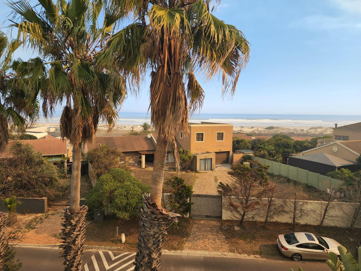 5 Bedroom House in Van Riebeeckstrand