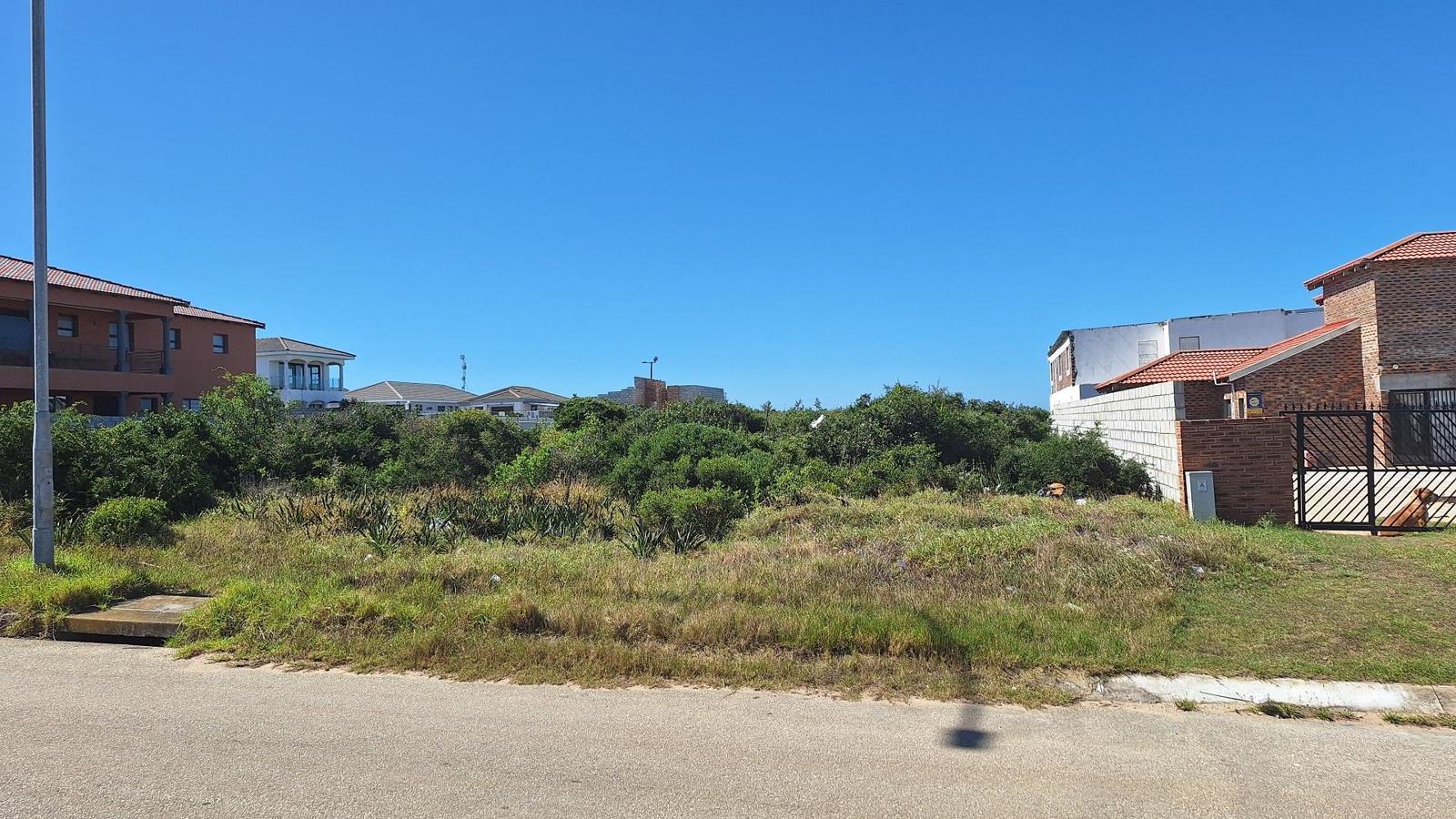 500 m² Land available in Bluewater Bay