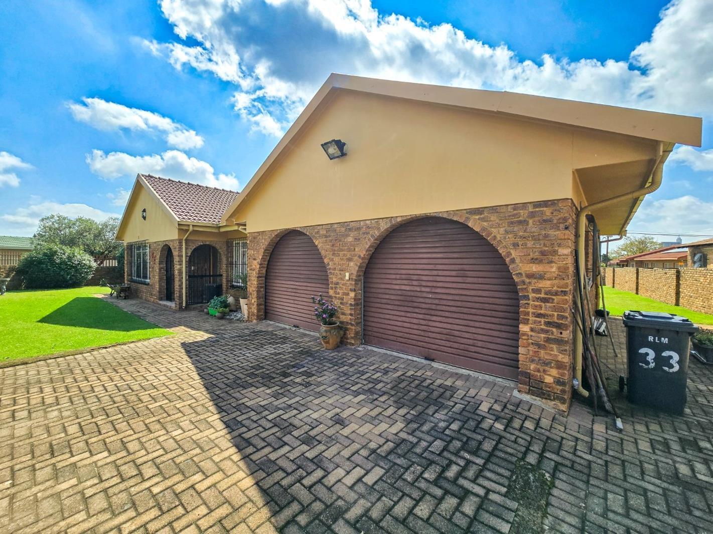 4 Bedroom House in Helikon Park