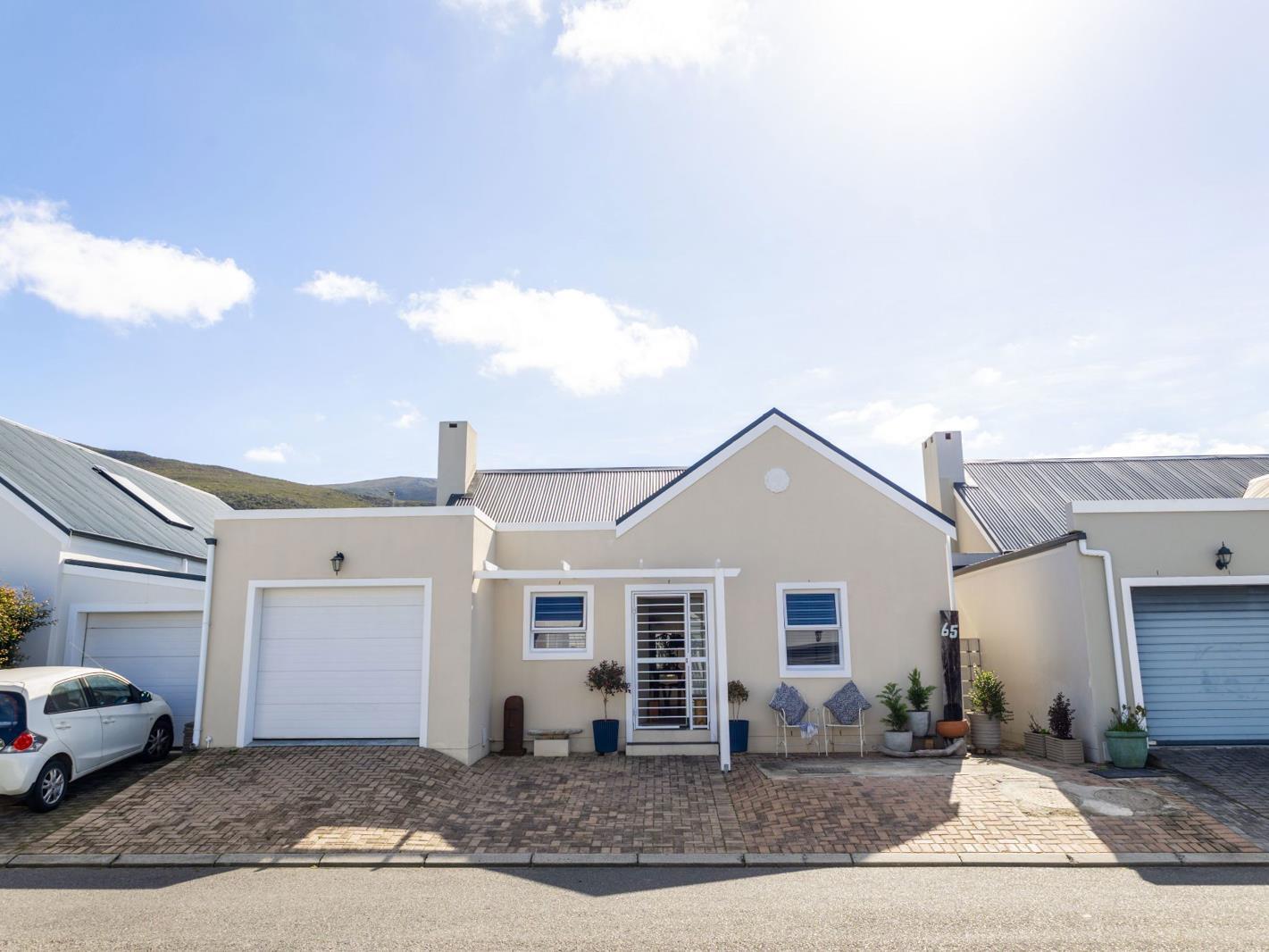 3 Bedroom House in Sandbaai