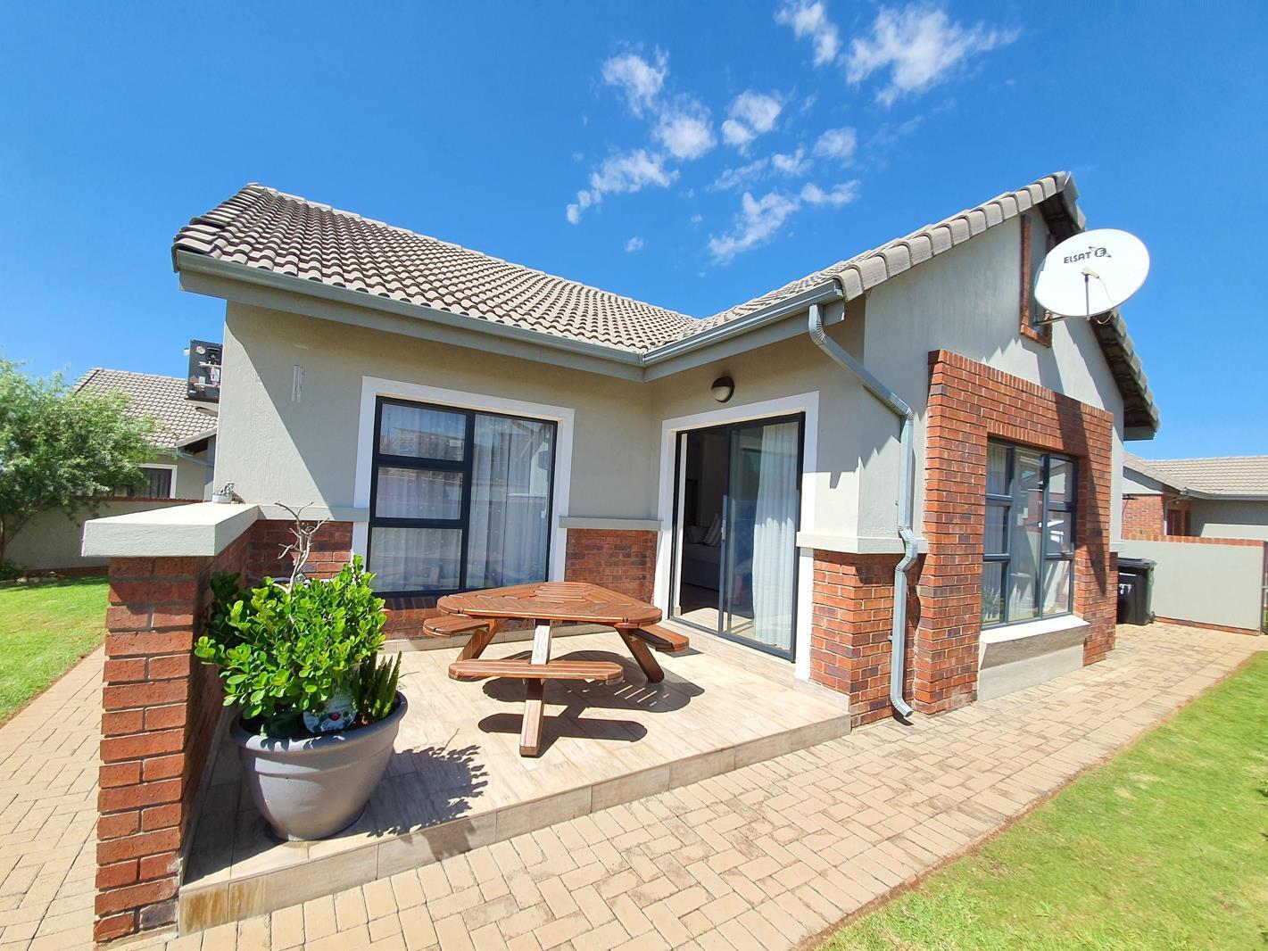 2 Bedroom Townhouse in Meyersdal