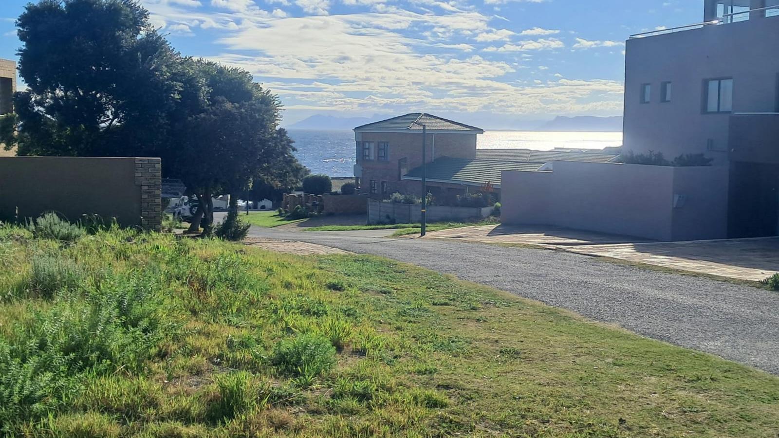 805 m² Land available in Perlemoenbaai