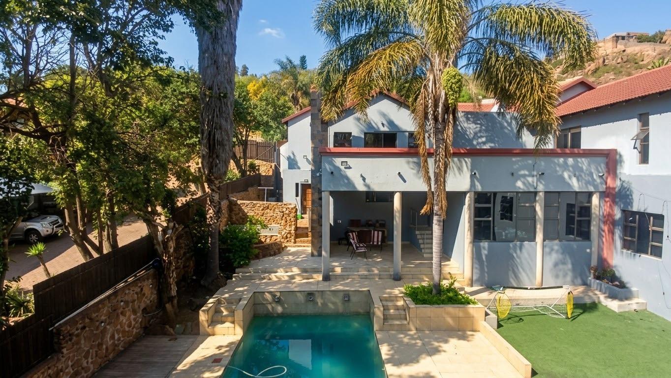 6 Bedroom House in Glenvista