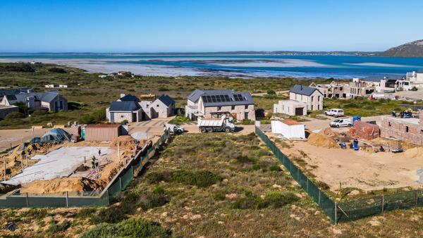 648 m² Land available in Shark Bay Estate