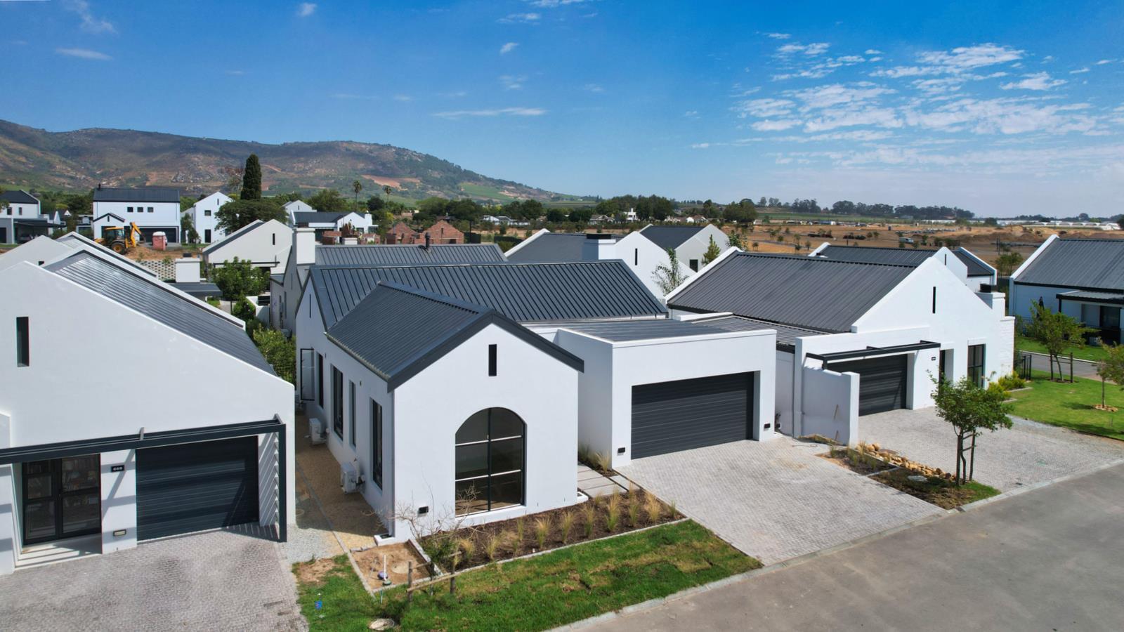3 Bedroom House in Paarl Valleij Lifestyle Estate