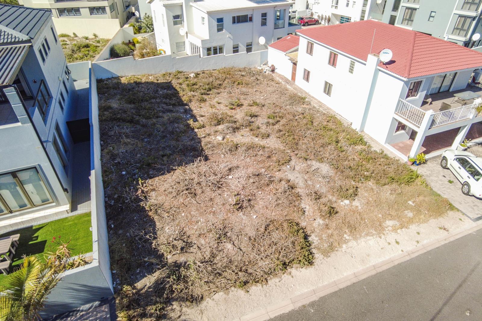 392 m² Land available in Calypso Beach