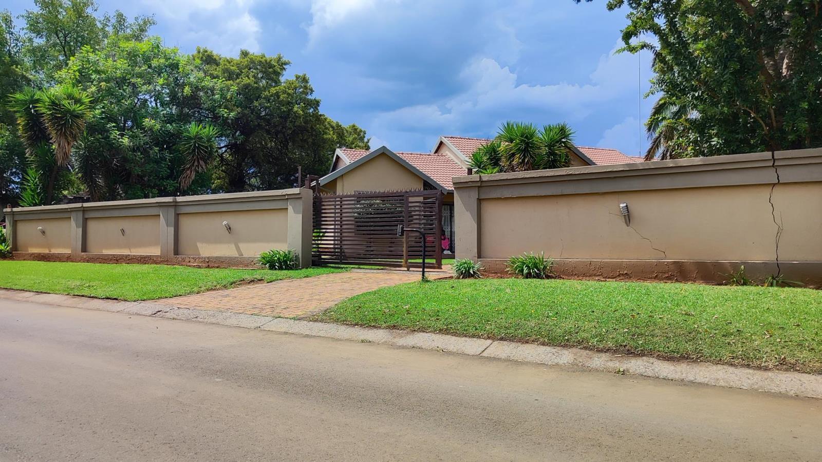 4 Bedroom House in Brackendowns