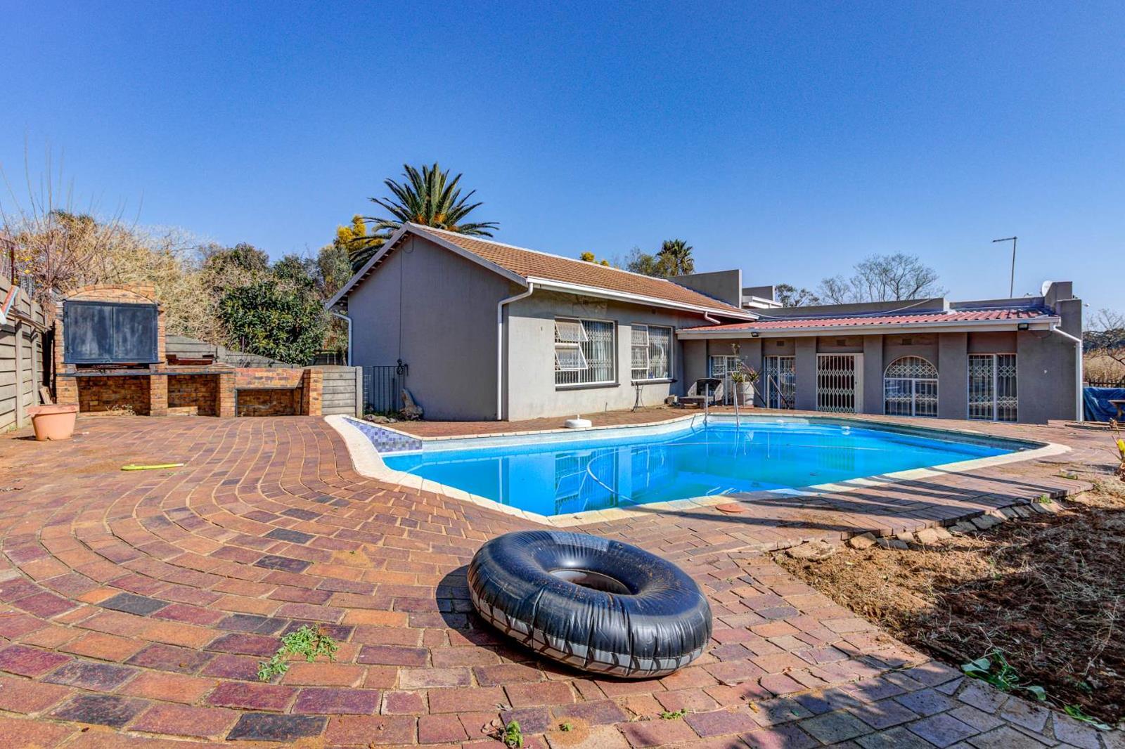 4 Bedroom House in Bonaero Park