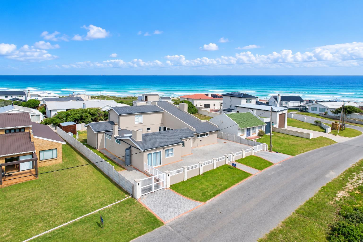 4 Bedroom House in Struisbaai