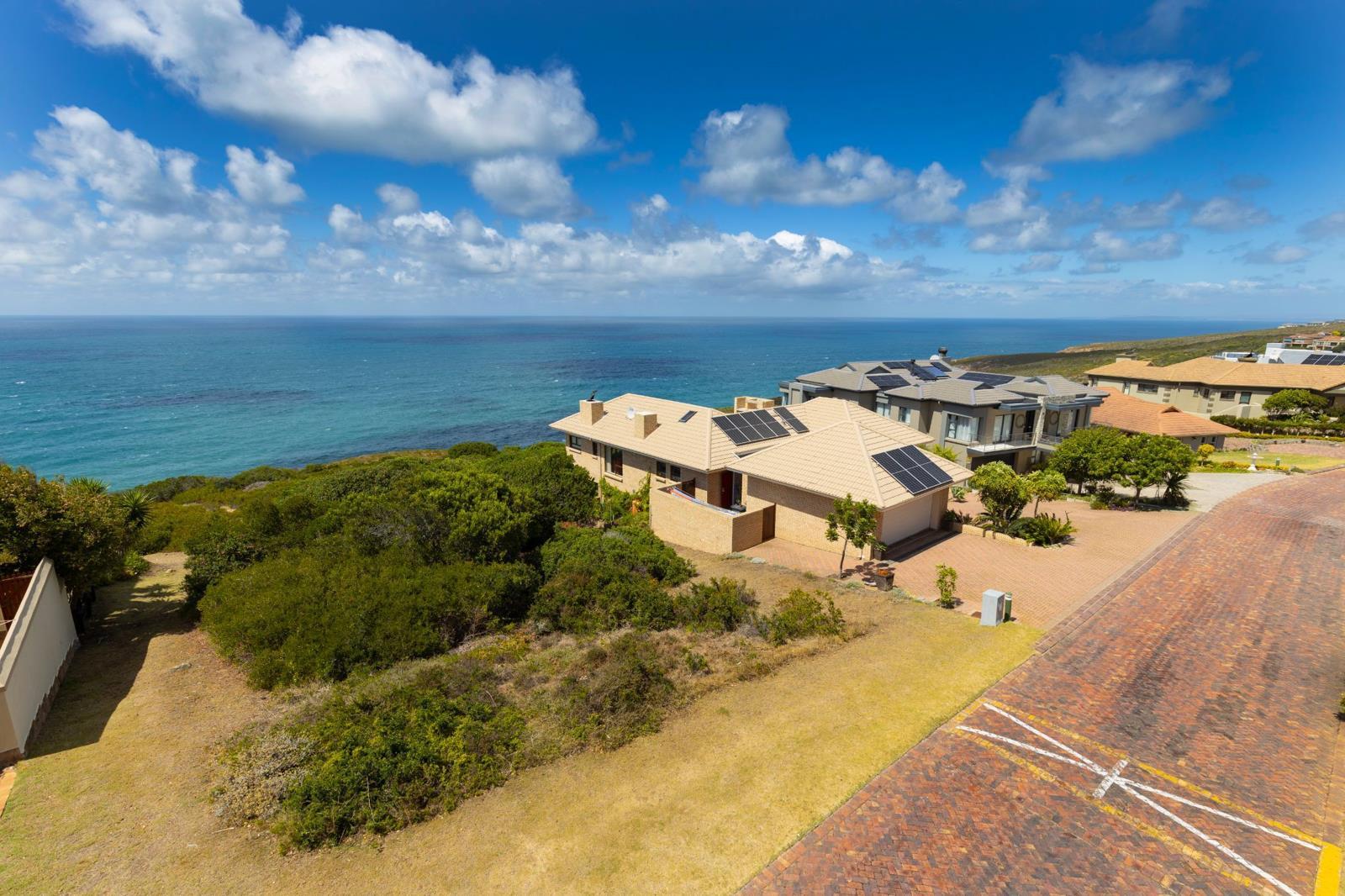 651 m² Land available in Mossel Bay Golf Estate