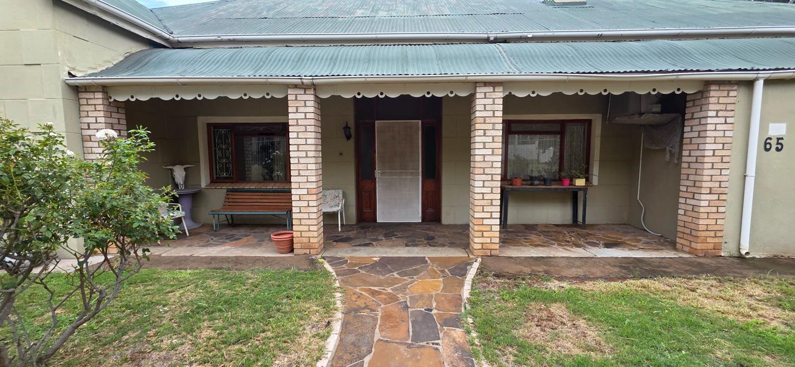5 Bedroom House in Cradock (Nxuba)