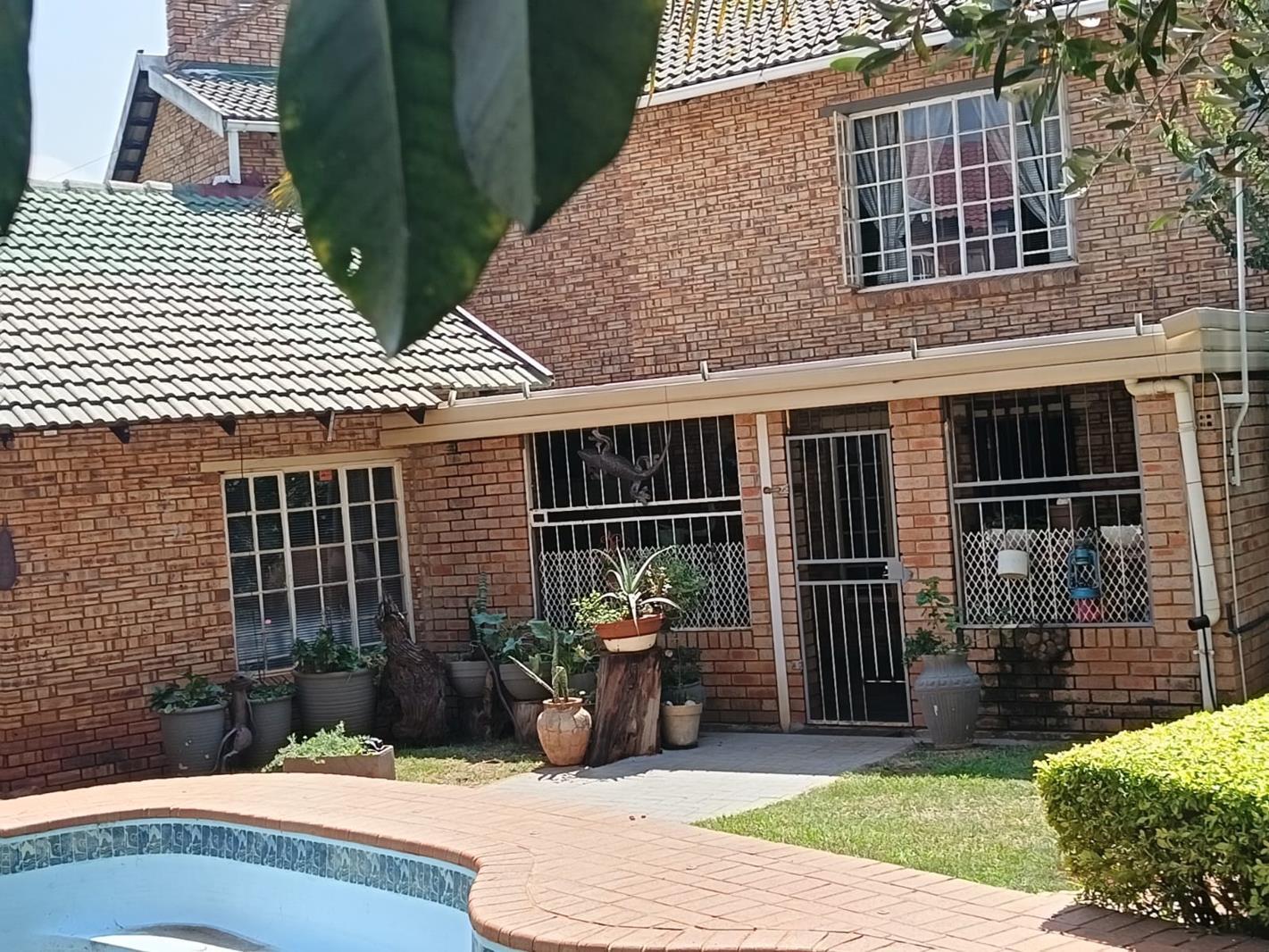 6.5 Bedroom House in Cashan
