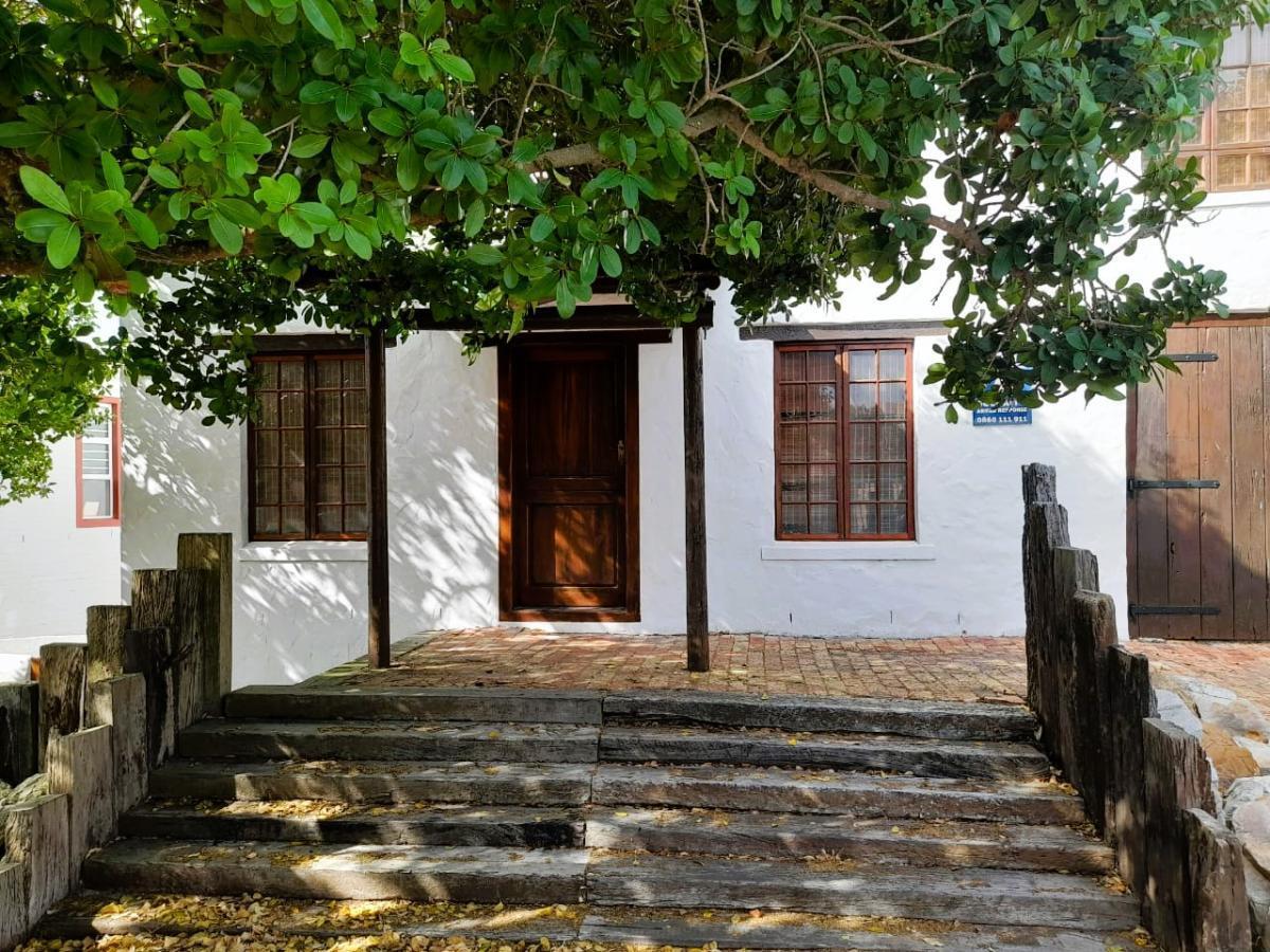 7 Bedroom House in Kleinbaai
