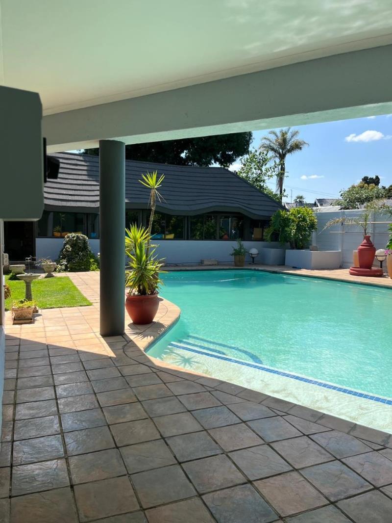 4 Bedroom House in Aston Manor