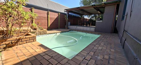 5 Bedroom House in Krugersdorp North