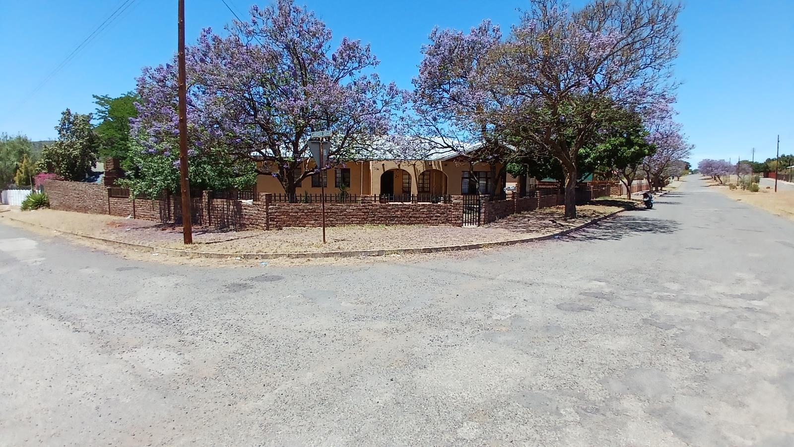 4 Bedroom House in Graaff Reinet