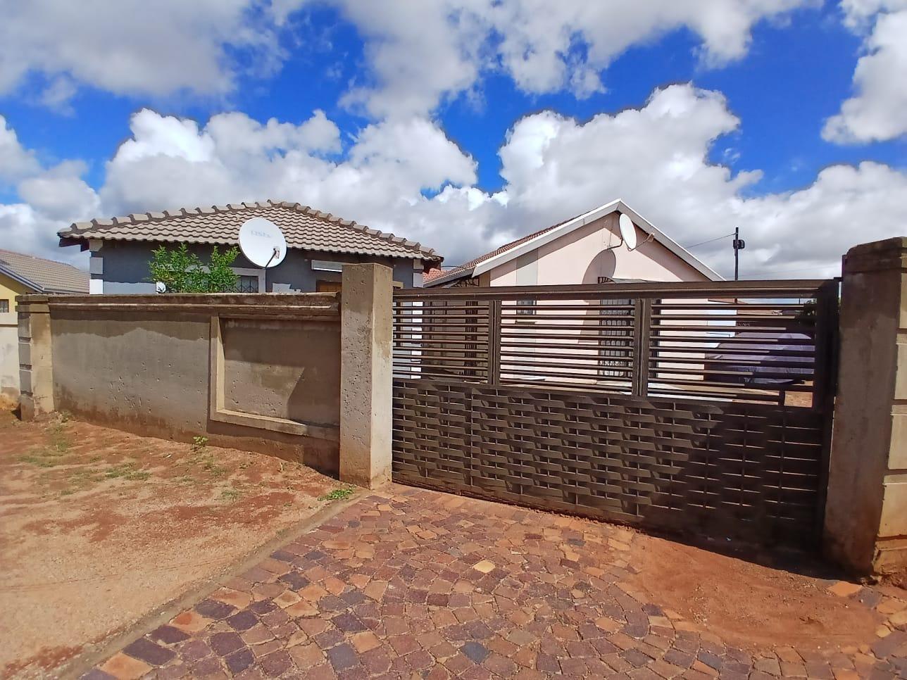 2 Bedroom House in Protea Glen