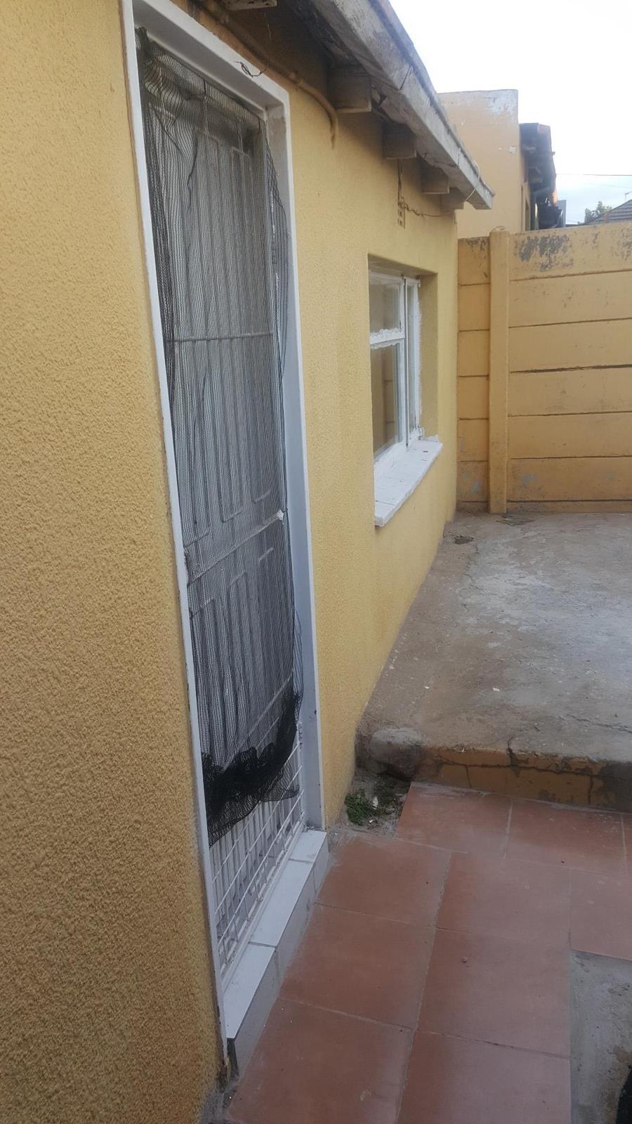 1 Bedroom Garden Cottage in Regents Park