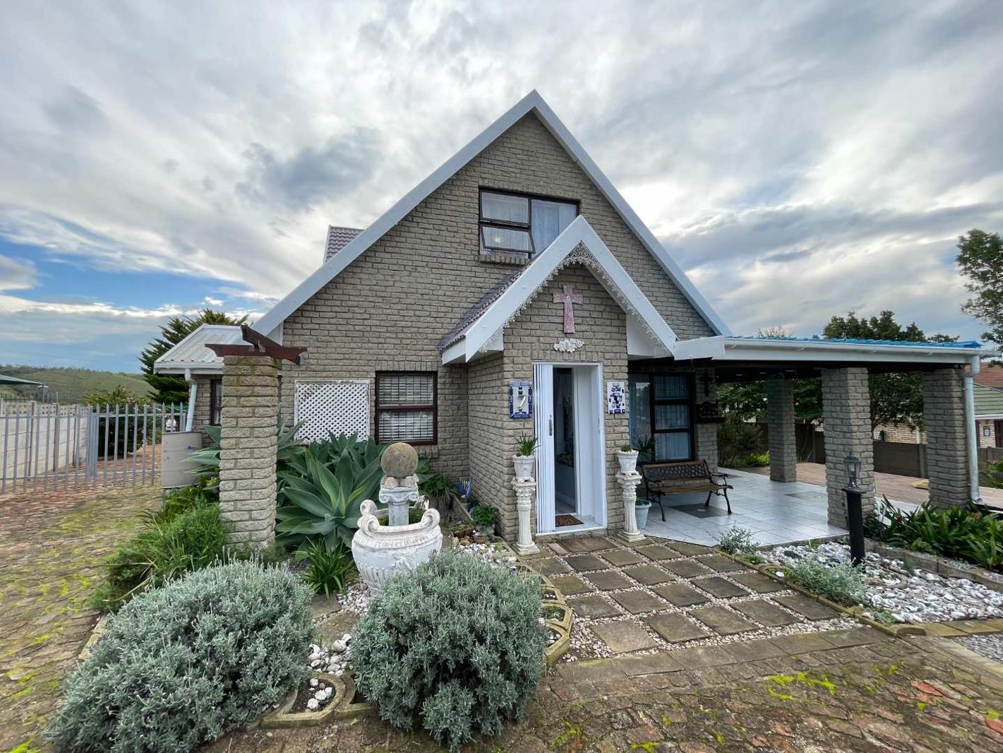 4 Bedroom House in Hartenbos Heuwels