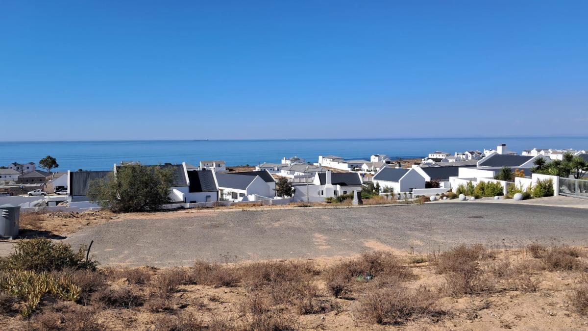 752 m² Land available in Da Gama Bay
