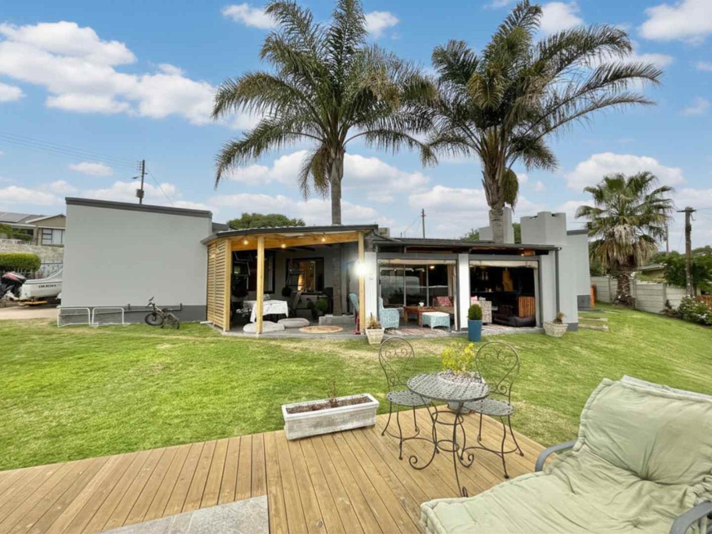 5 Bedroom House in Fraaiuitsig
