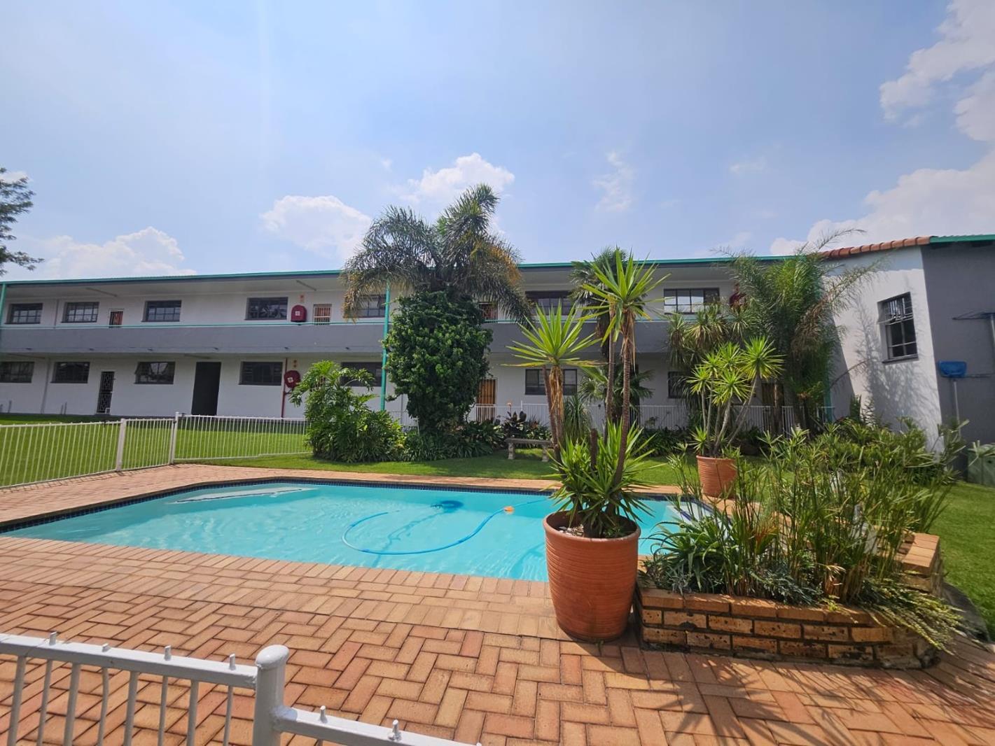 2 Bedroom Townhouse in Verwoerdpark