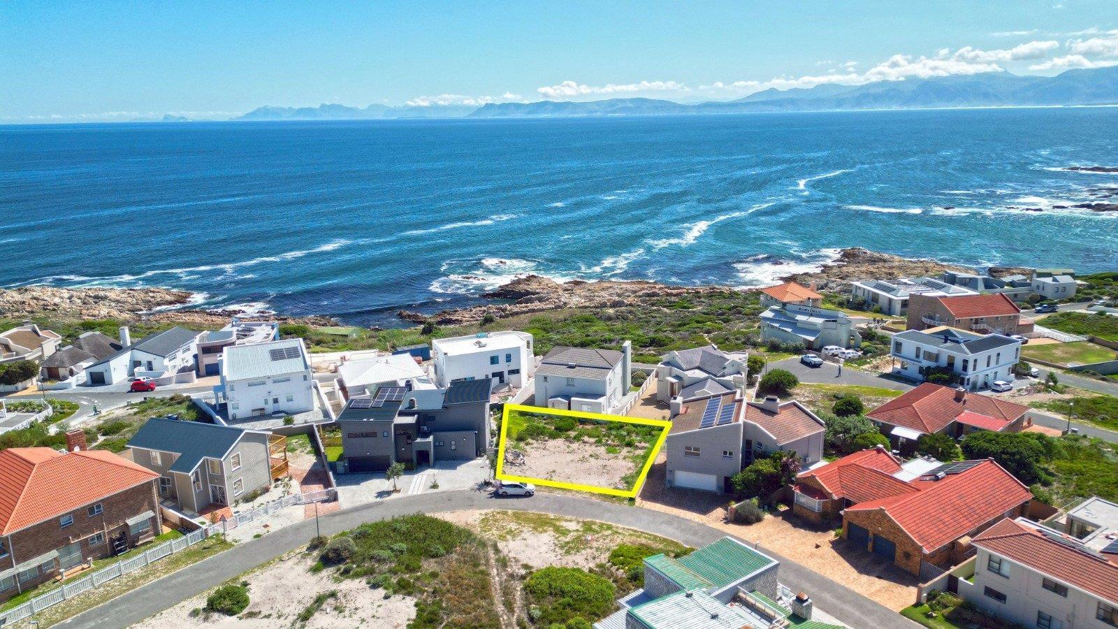 502 m² Land available in Perlemoenbaai