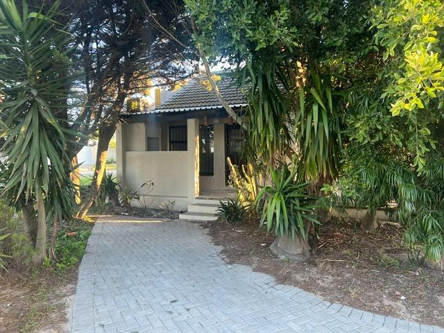 2 Bedroom Townhouse in Lorraine Manor