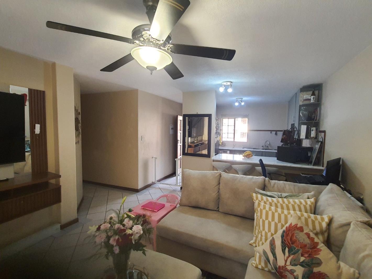 3 Bedroom Townhouse in Die Hoewes