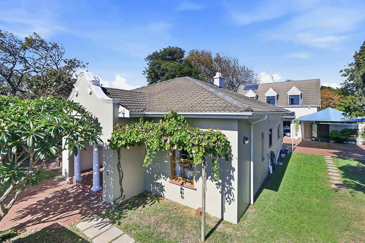 3 Bedroom House in Claremont