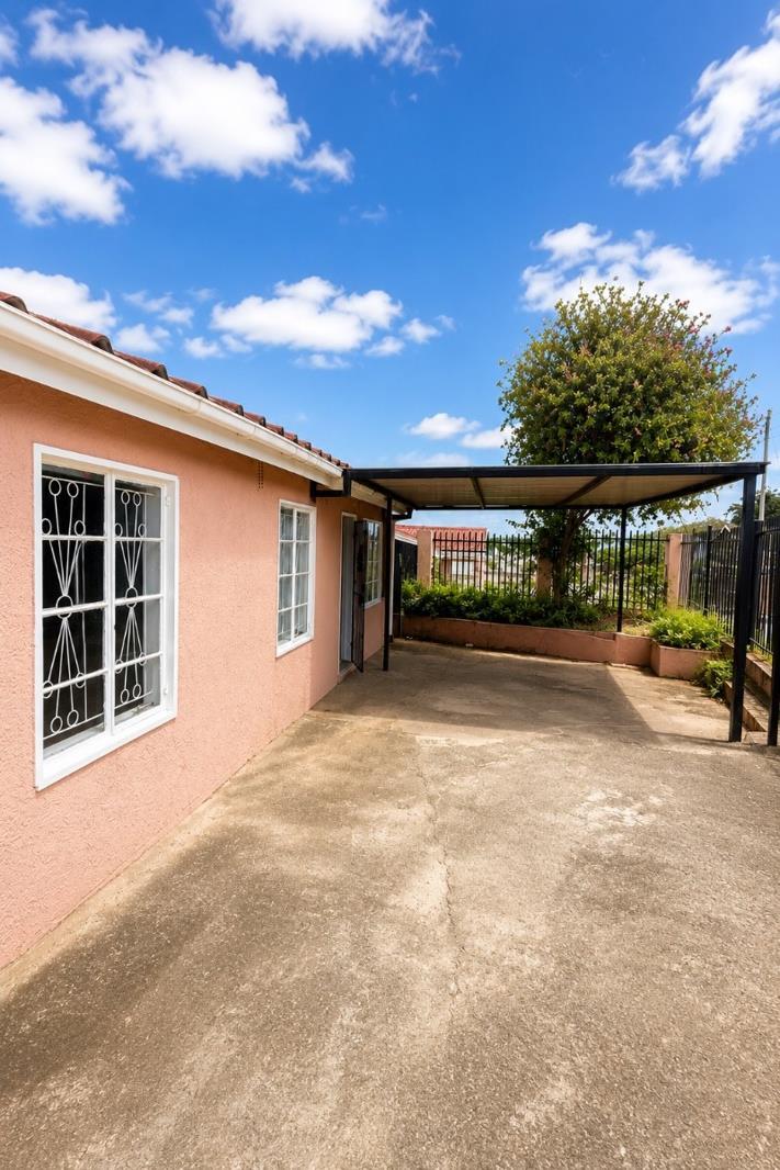 2 Bedroom Garden Cottage in Bombay Heights