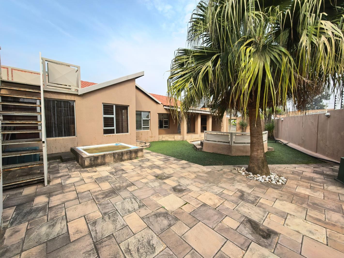 4 Bedroom House in Brackendowns