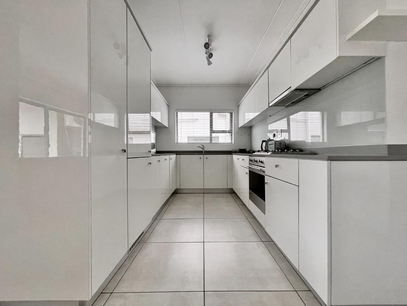 3 Bedroom Apartment in Waterfall