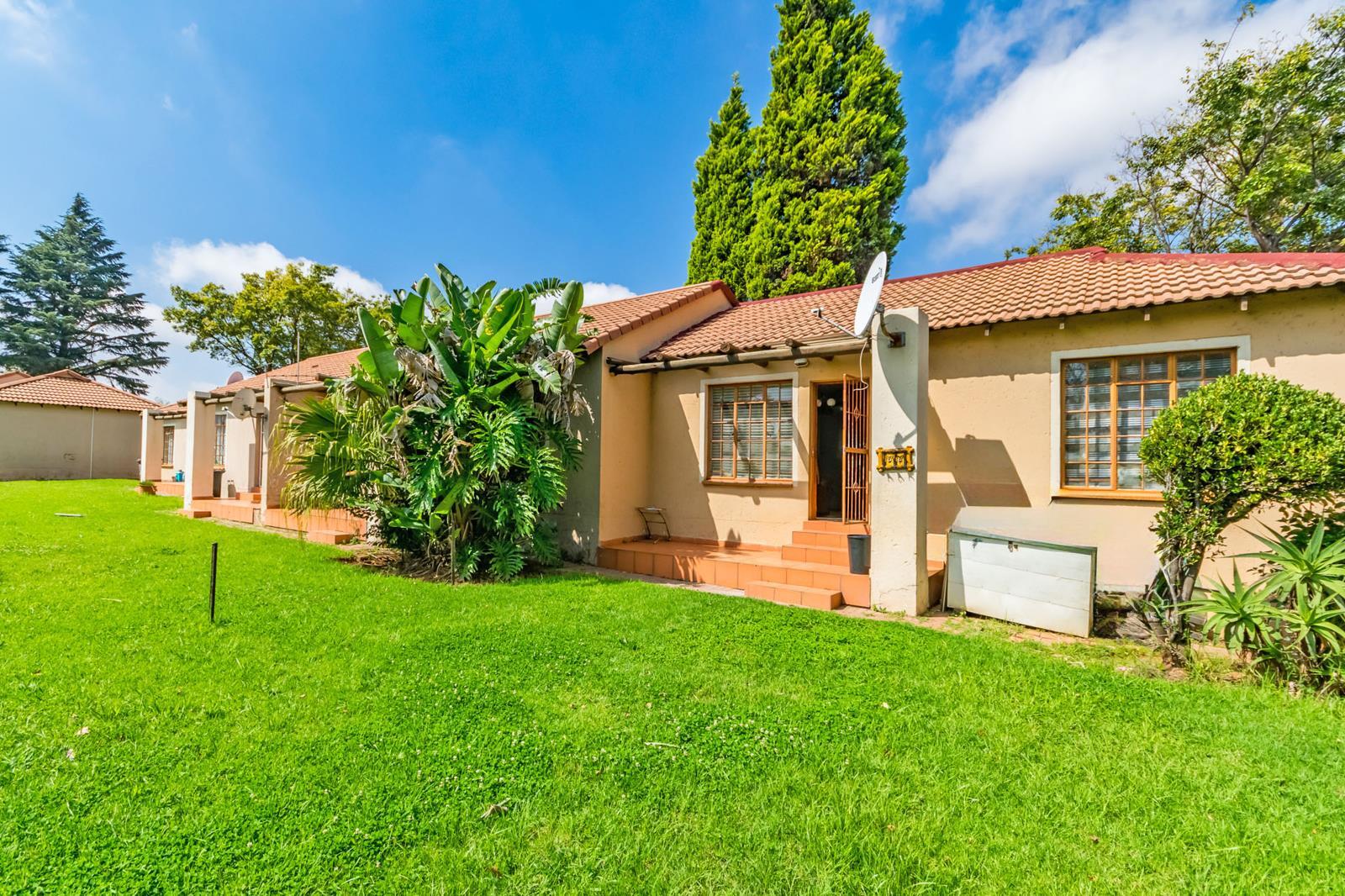 2 Bedroom House in Roodepoort West