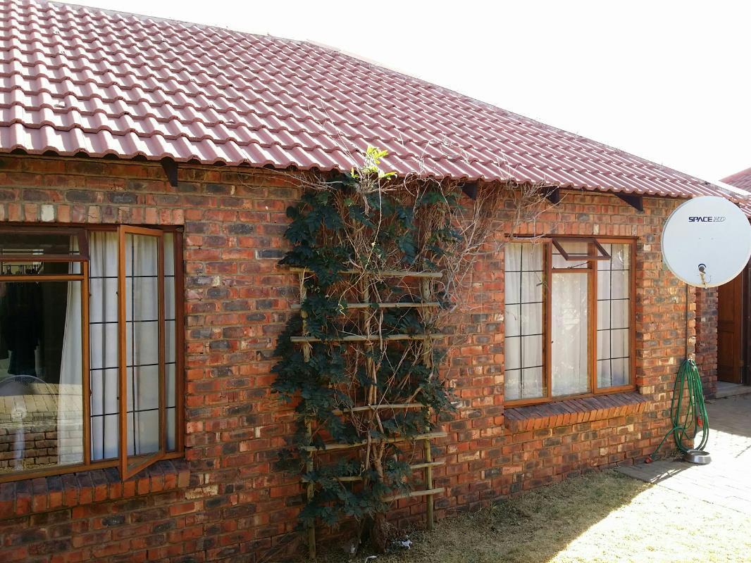 2 Bedroom Townhouse in Langenhoven Park