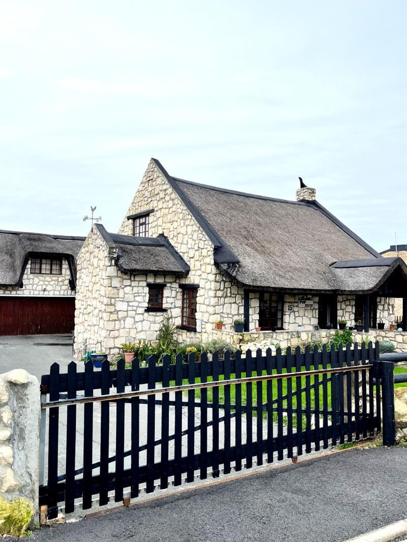 4 Bedroom House in Struisbaai