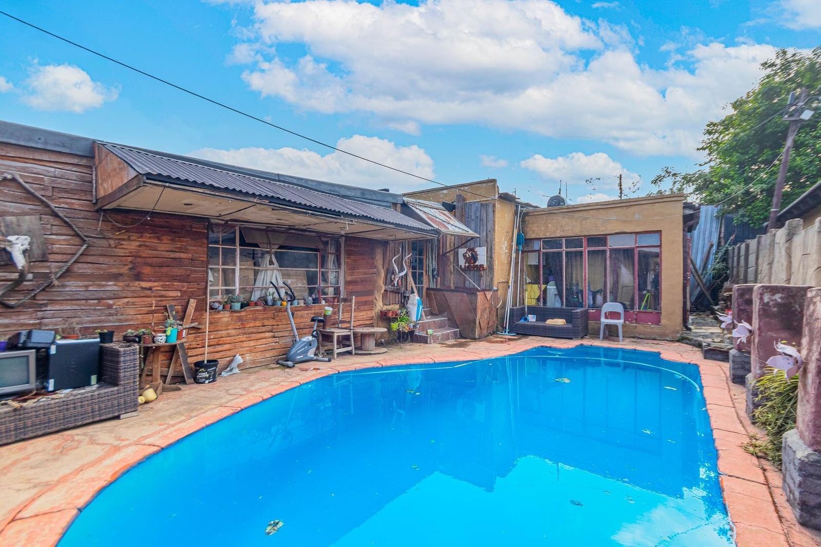 4 Bedroom House in Roodepoort North
